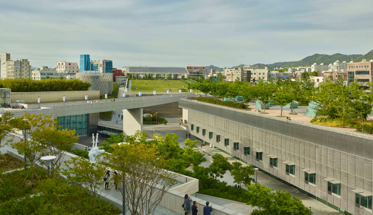 新构筑结伴旧汗青，生文化中心创新心灵