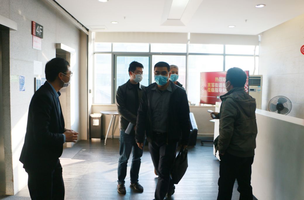 多志成城，携手抗疫 | 筼筜街路主任苏克一行光临游艇会yth206领导复工情况